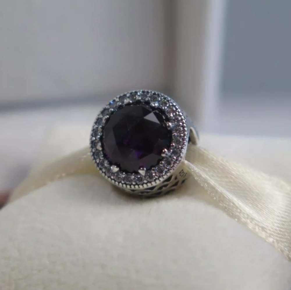 Pandora Royal Purple radiant Hearts charm. - Picture 3 of 8